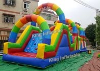 jogos infláveis impressos de um obstáculo de 12 m arco-íris colorido que passam o PVC dos cursos