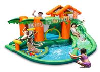 Castelo tropical do salto do centro do jogo/corrediça de água inflável para crianças no verão